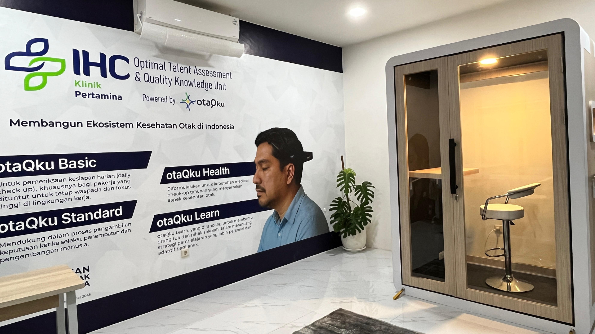 Ilustrasi Teknologi OtaqKu